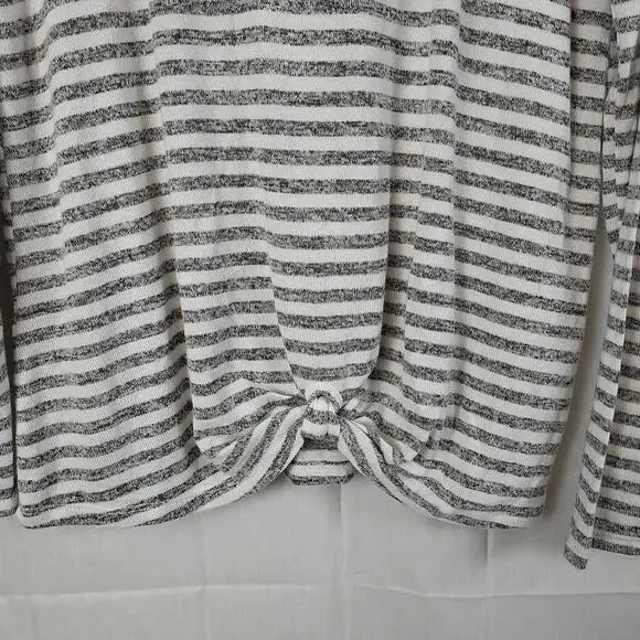 Cat & Jack Womens Gray White Striped Long Sleeve Crew Neck Basic T Shirt Size XL - Picture 4 of 7